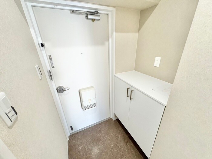 物件内観写真13　(玄関)