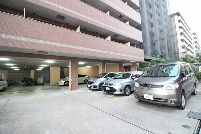 物件外観写真3　(駐車場)