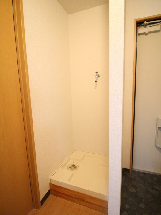 物件内観写真11　(洗濯機置場)