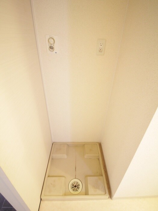 物件内観写真11　(洗濯機置場)