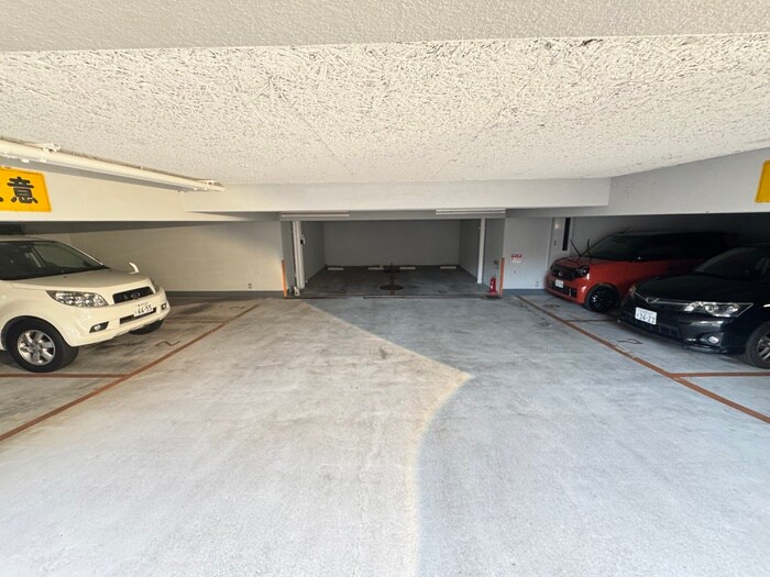 物件外観写真6　(駐車場)