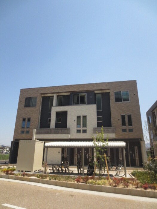 物件外観写真1　(外観写真)