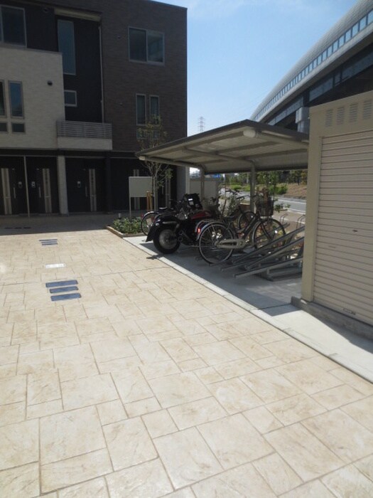 物件外観写真3　(駐輪場)