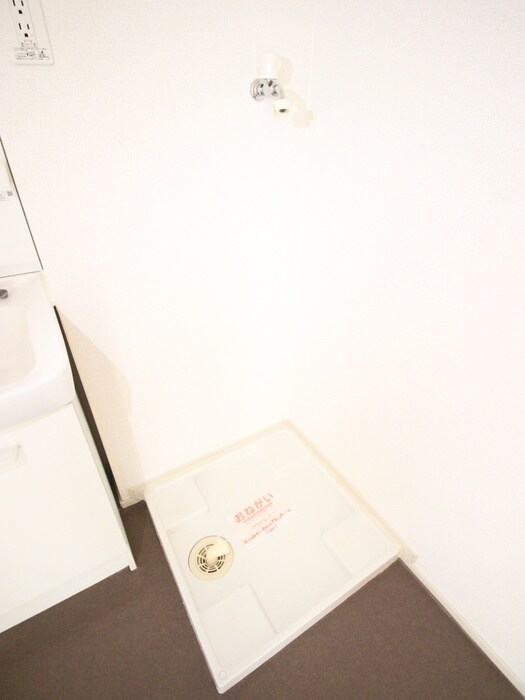 物件内観写真7　(洗濯機置場)