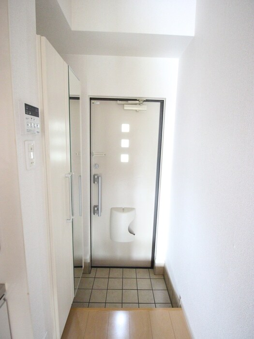 物件内観写真18　(玄関)