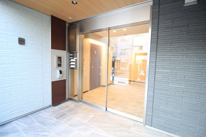 物件外観写真5　(エントランス部分)