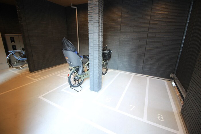 物件外観写真6　(駐輪場)