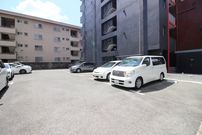 物件外観写真5　(駐車場)