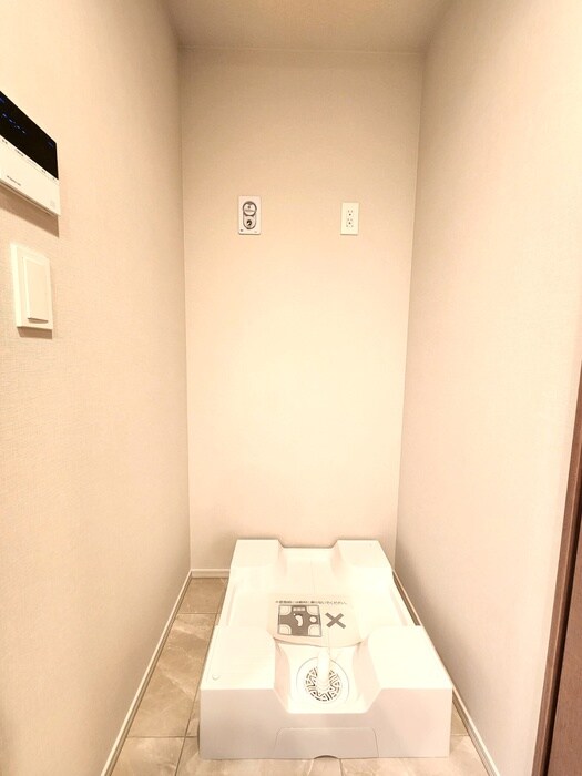 物件内観写真16　(洗濯機置場)