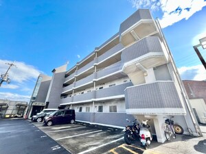 ﾗｳﾞｪﾝﾀﾞ-ﾎ-ﾑｽﾞ外観写真