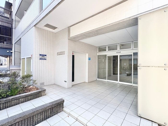 物件外観写真3　(エントランス部分)