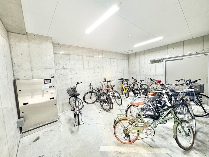 物件外観写真6　(駐輪場)