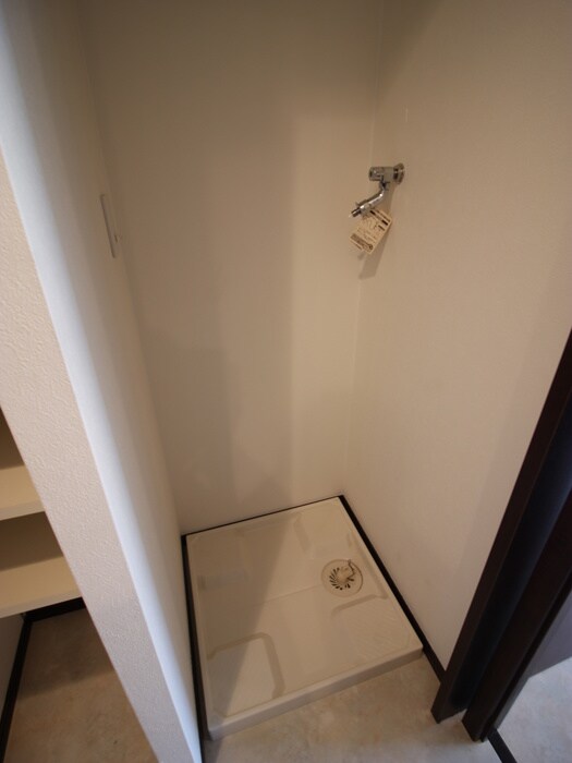 物件内観写真15　(洗濯機置場)