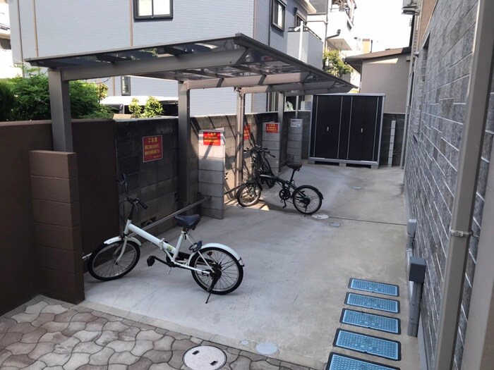 物件外観写真6　(駐輪場)