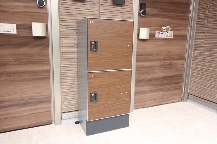 物件外観写真3　(エントランス部分)