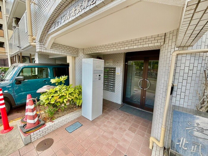 物件外観写真4　(エントランス部分)