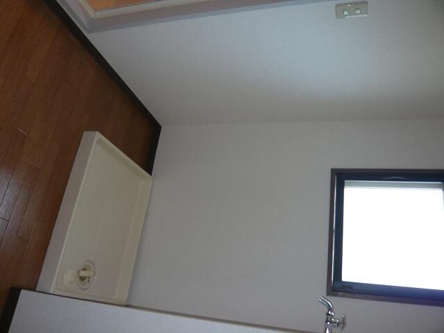 物件内観写真13　(洗濯機置場)