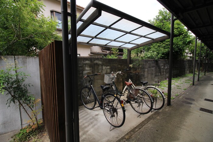 物件外観写真4　(駐輪場)