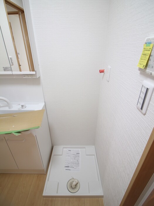 物件内観写真10　(洗濯機置場)