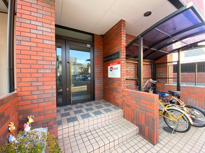 物件外観写真3　(エントランス部分)