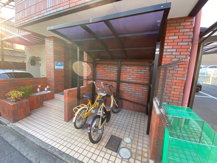 物件外観写真4　(駐輪場)