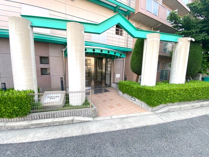 物件外観写真2　(エントランス部分)