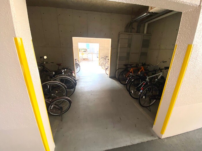 物件外観写真5　(駐輪場)