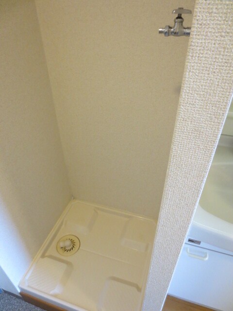 物件内観写真14　(洗濯機置場)