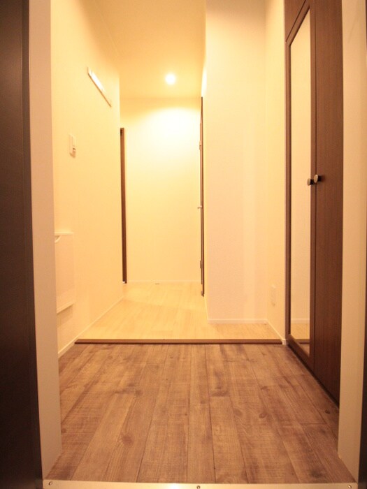 物件内観写真7　(玄関)