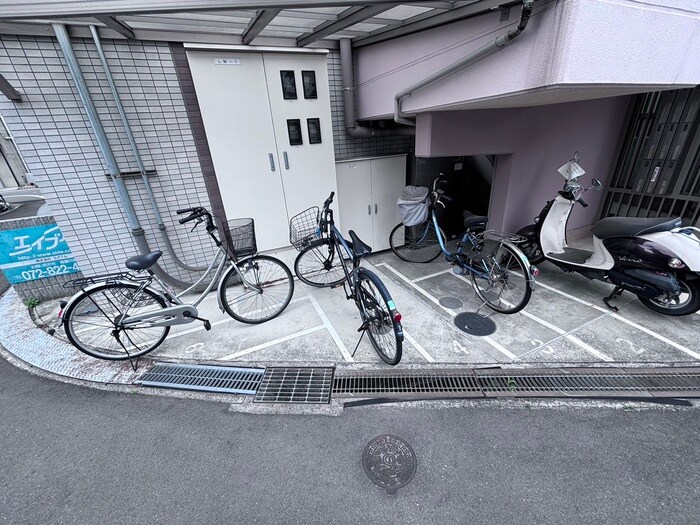 物件外観写真3　(駐輪場)
