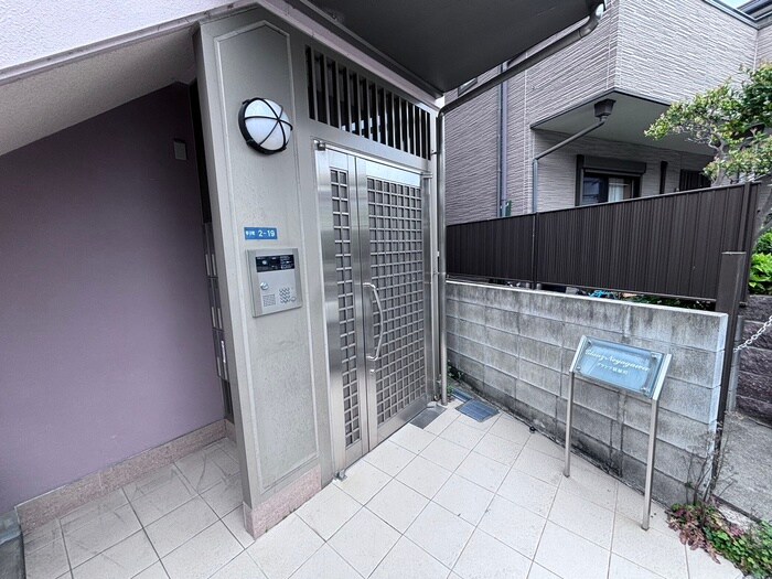 物件外観写真4　(エントランス部分)