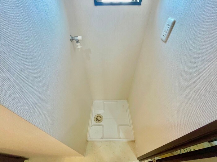 物件内観写真12　(洗濯機置場)