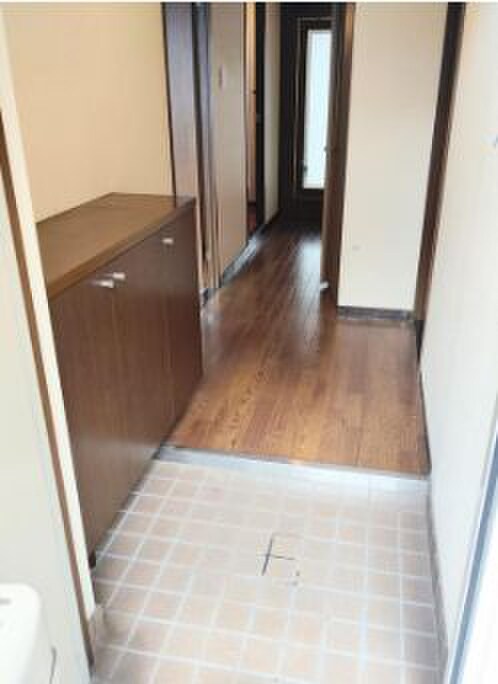 物件内観写真10　(玄関)