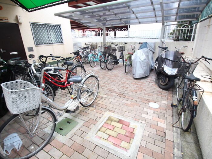 物件外観写真4　(駐輪場)