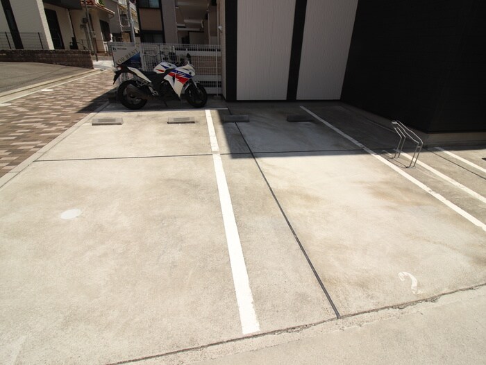 物件外観写真5　(駐車場)