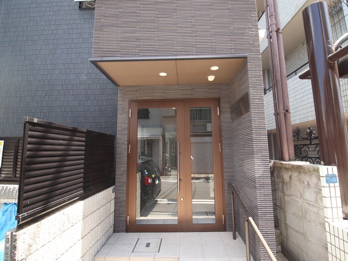 物件外観写真6　(エントランス部分)