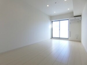 物件内観写真8　(室内からの展望)