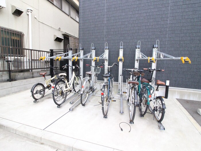 物件外観写真4　(駐輪場)