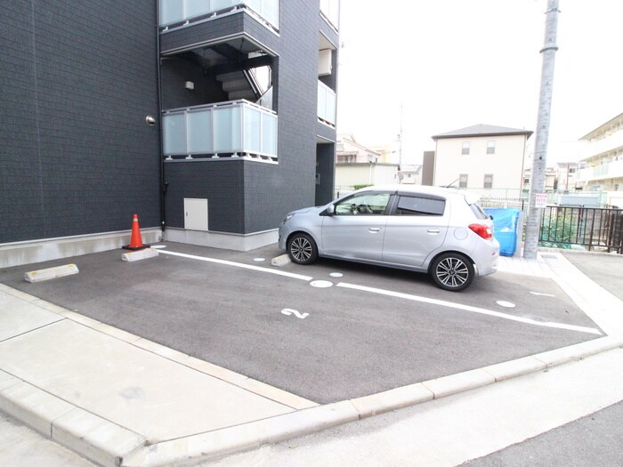 物件外観写真5　(駐車場)