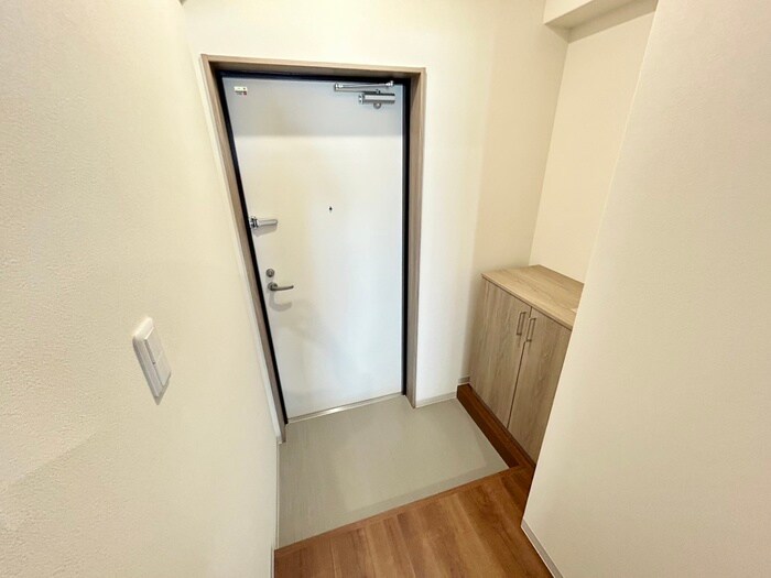 物件内観写真5　(玄関)