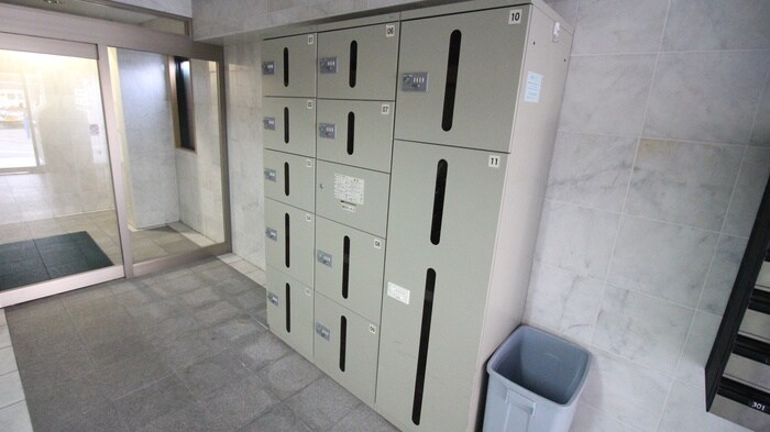 物件外観写真4　(エントランス部分)