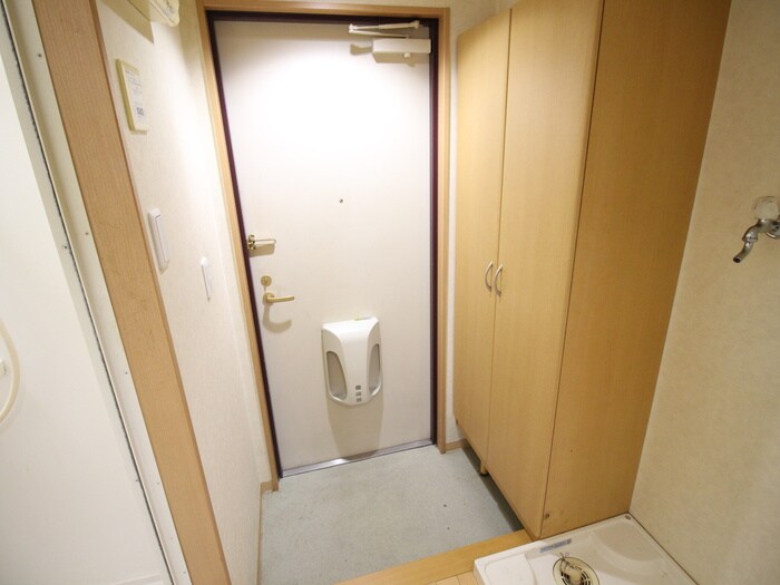 物件内観写真11　(玄関)