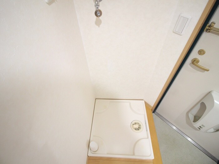 物件内観写真18　(洗濯機置場)