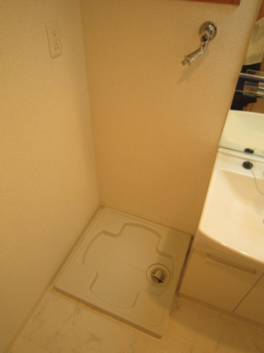 物件内観写真8　(洗濯機置場)