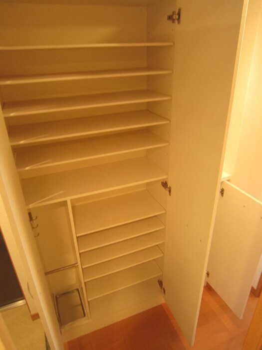 物件内観写真11　(靴箱)