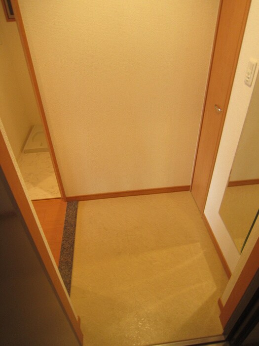 物件内観写真15　(玄関)