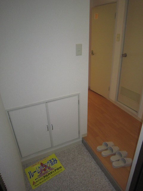物件内観写真9　(玄関)
