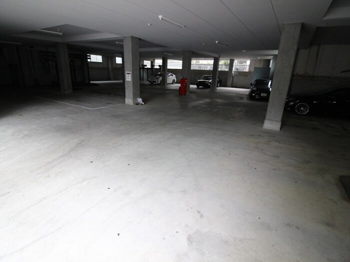 物件外観写真4　(駐車場)