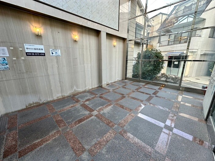 物件外観写真6　(エントランス部分)