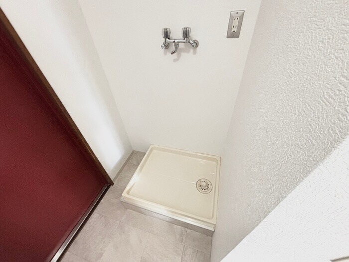 物件内観写真16　(洗濯機置場)